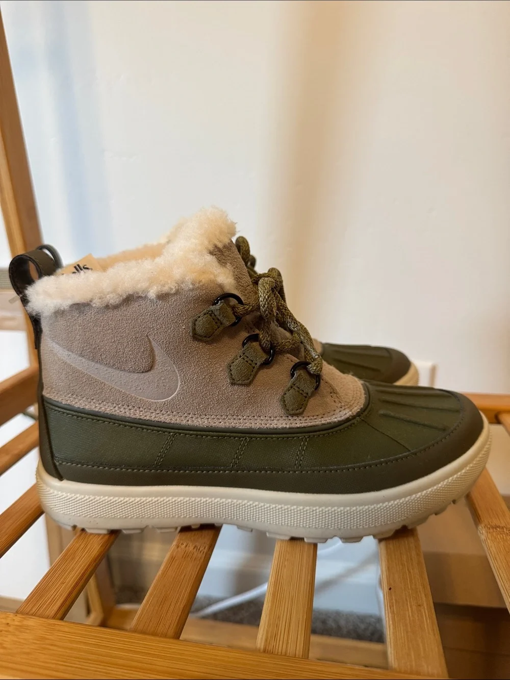 Nike Olive Green and Cream Sherpa-Lined Winter Boots